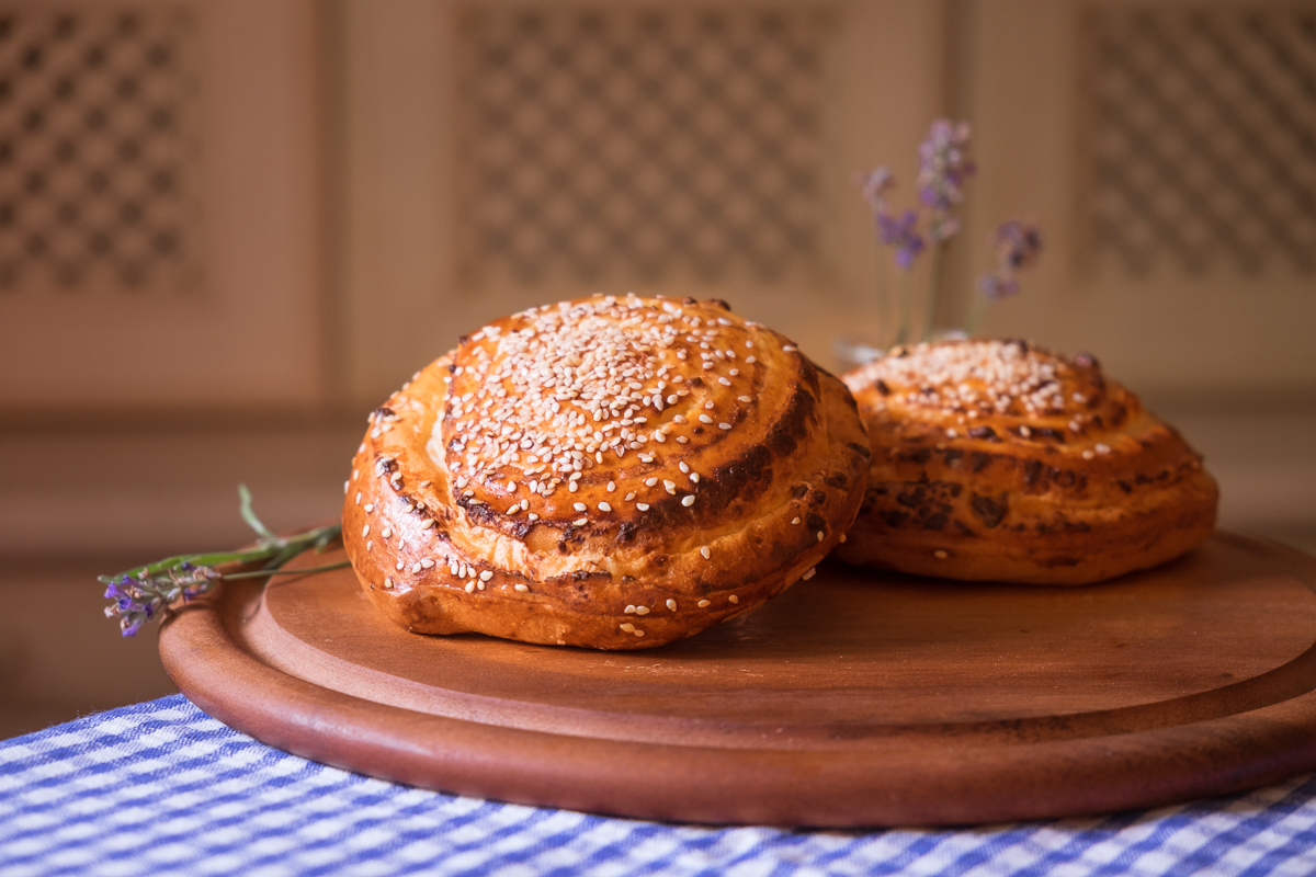 Cheese sesame roll